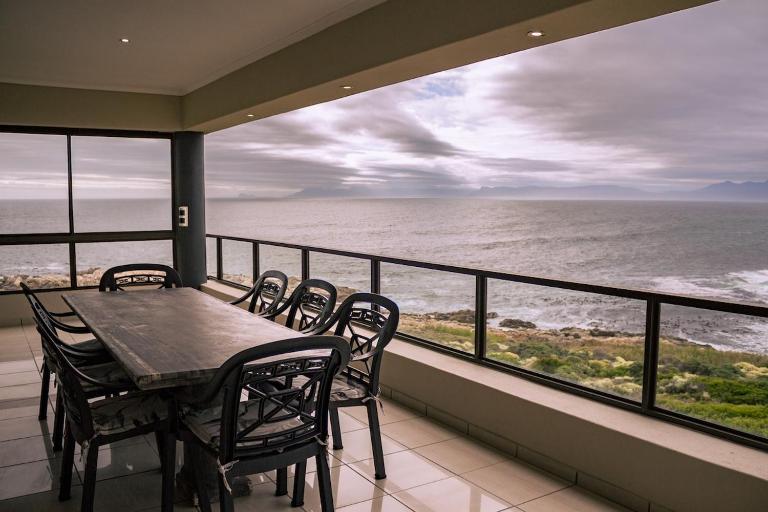 Welsh Whales - Pet Friendly - Seafront Retreat - B&B De Kelders