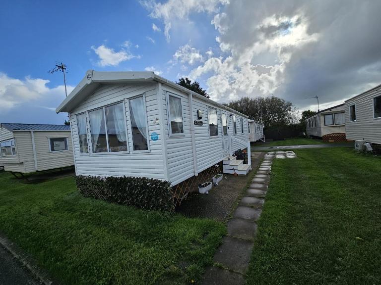 Heidi Cabin Sleeps 6 with Free Parking - B&B Rhyl