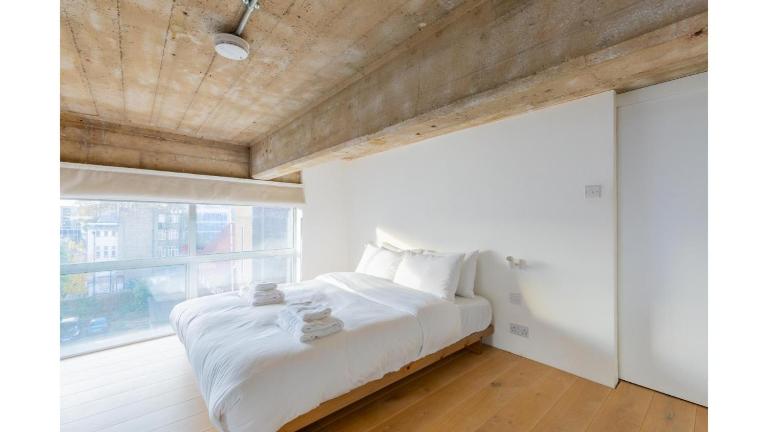Chic 1BD Warehouse Conversion Hackney - B&B Londra