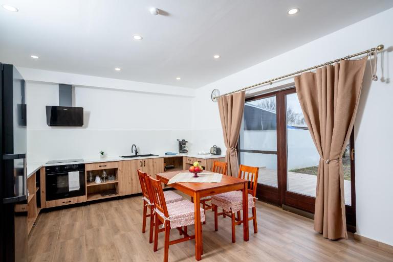 Rózsa Vendégház - B&B Kastélyosdombó