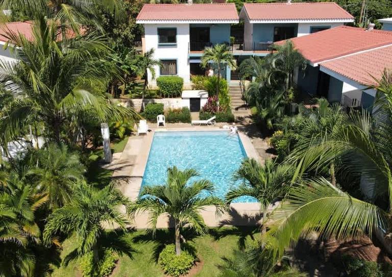 Minimalist Condo with a Beautiful New Design, Bound Patio, and Shared Community Pool - B&B Playas del Coco