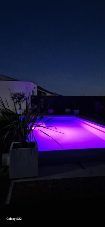 Villa moderne avec piscine privée - Chambres d'hôtes Roubia