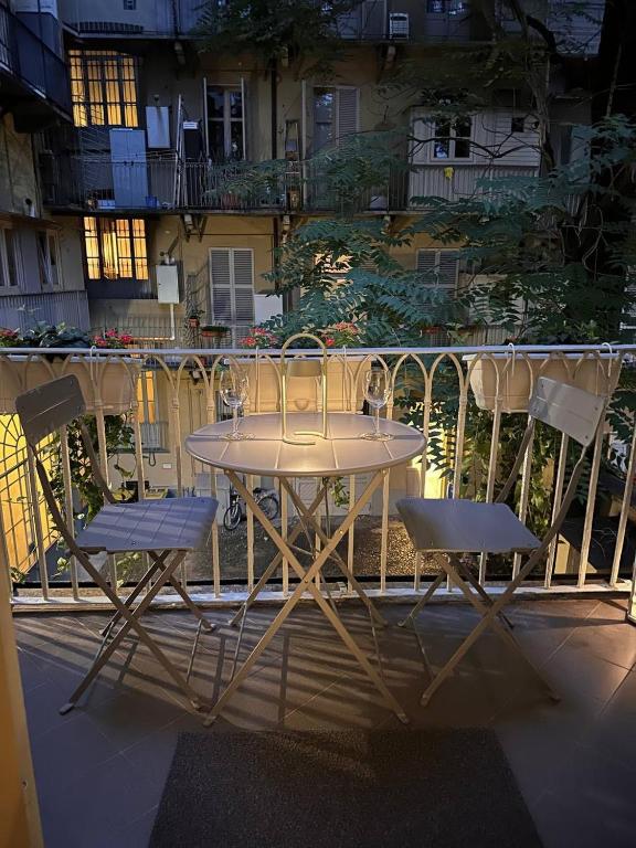 Casa Maria - Quiet Courtyard Apartment near Porta Nuova Station & City Center - Chambres d'hôtes Turin