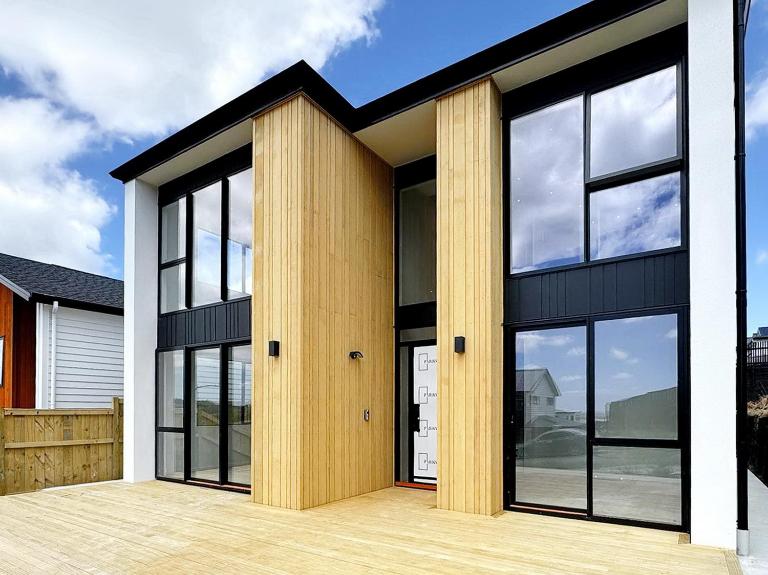 Designer Brand New Large House Flat bush - B&B Manukau