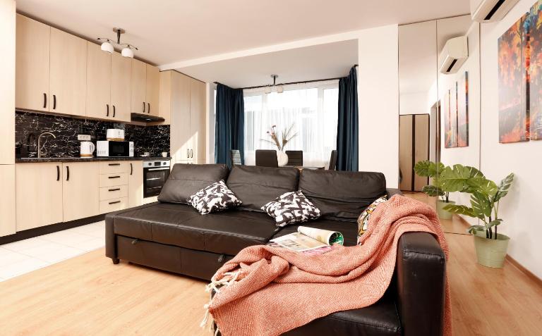 1BR Heart of Old Town - Charming Escape - Pet Friendly - B&B Bucharest