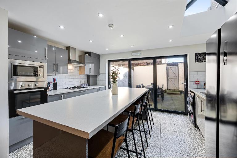 Thirlmere House - Air Host & Stay - 5 Bedrooms - Chambres d'hôtes Liverpool