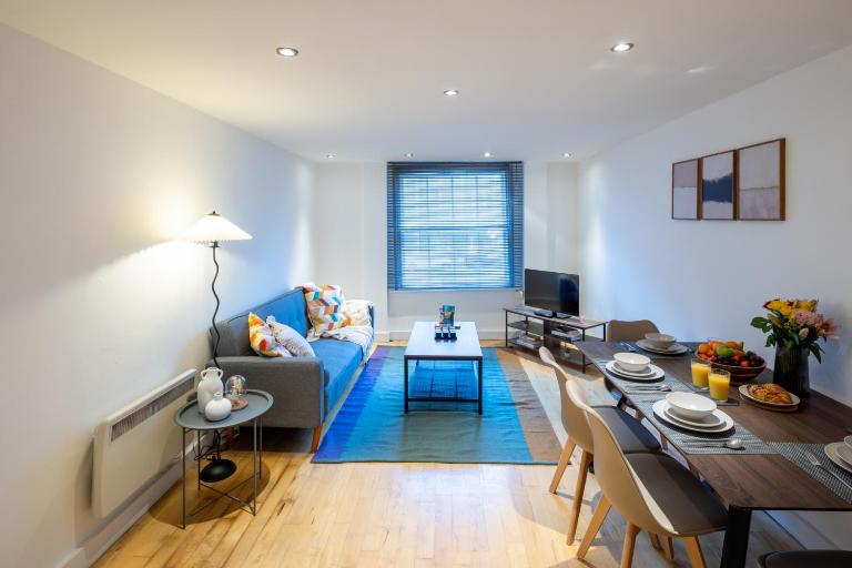 Central Flat-2Bedrooms-2Bath-By FabAccommodation - B&B Brístol