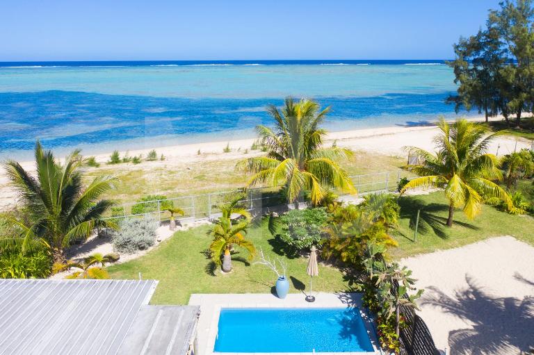 Chalet Kestrel with pool on the beach - B&B Riambel