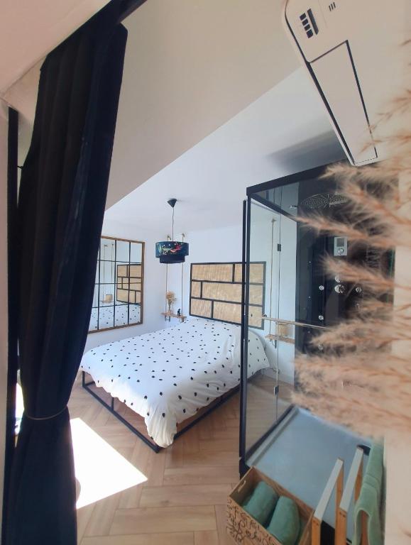 Love Room Charnelle, Chic, Hammam, Clim - Chambres d'hôtes Chartres