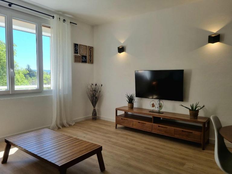 Bright T2 - parking - AC - B&B Aix-en-Provence