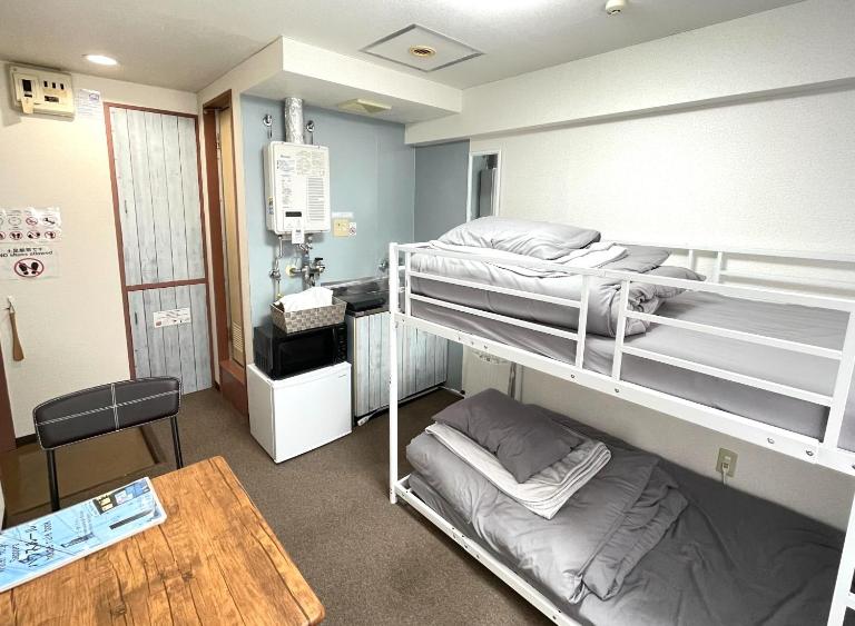 Room 305 Aruter Hotel Sapporo 10-minute walk from Sapporo Station Japanese modern room - Vacation STAY 18410 - Chambres d'hôtes Sapporo