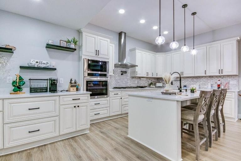 Spacious Barndominium walking distance-Lucas Oil! - B&B Indianapolis