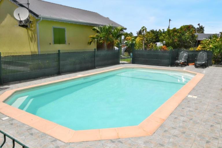 Maison charmante à Saint-François avec piscine et jardin clôturé - Bed and Breakfast Saint-François
