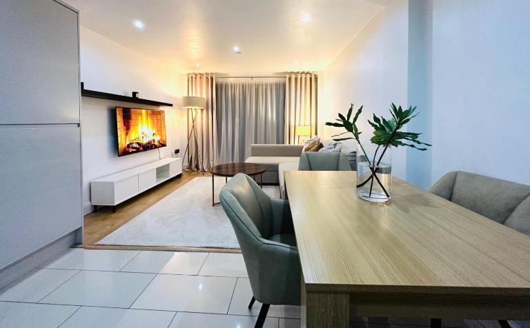 Westferry Deluxe Penthouse - B&B London