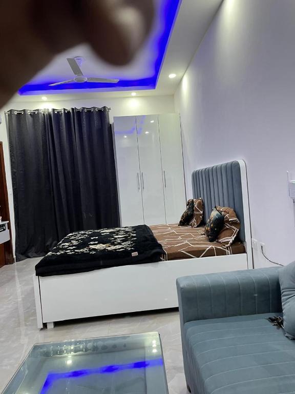 Golden palace studio - B&B Noida