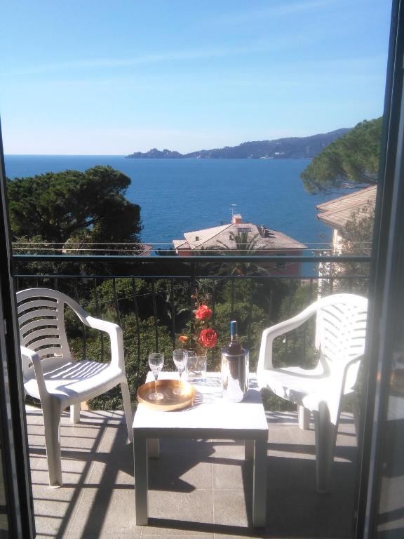 AL MARE DAVANTI A PORTOFINO - BY THE SEA IN FRONT of PORTOFINO - B&B Zoagli