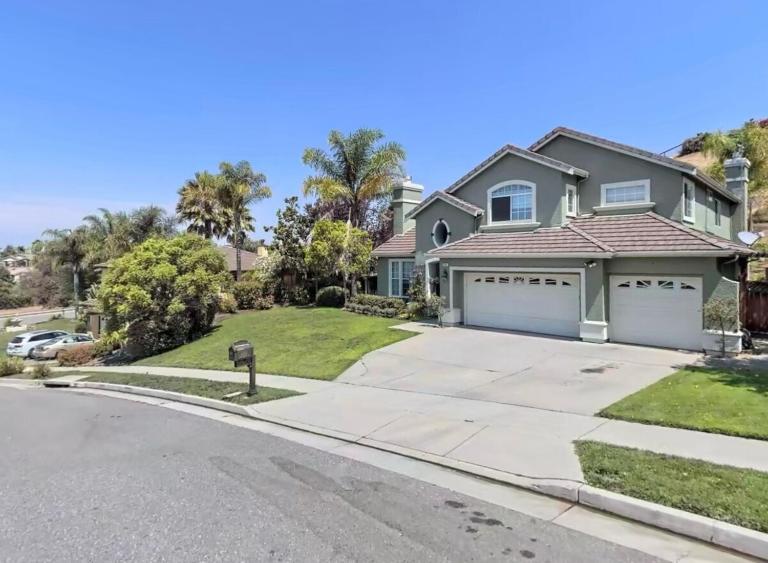 Spacious 4-BR, 3-BA Home in San Jose - B&B San José