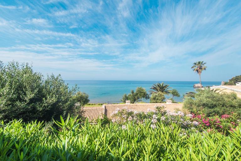 Garden view to the sea Elpis Home 43 - B&B Glyfáda
