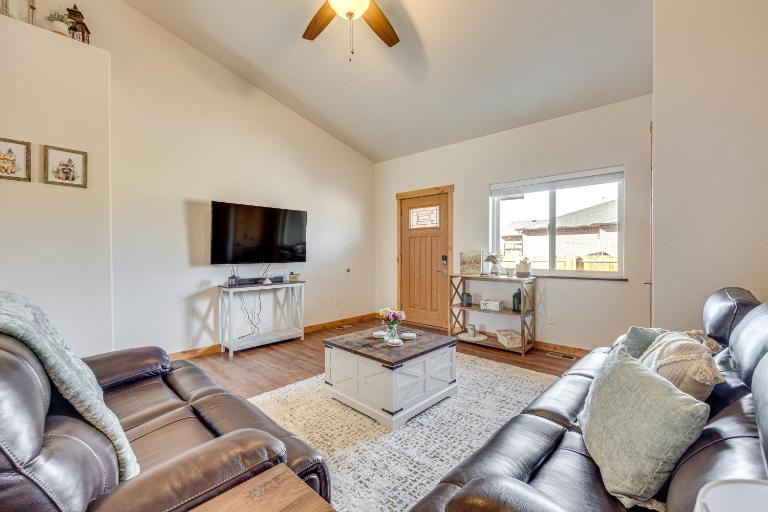 1 Mi to Main St & Riverwalk: Home in Canon City - B&B Cañon City