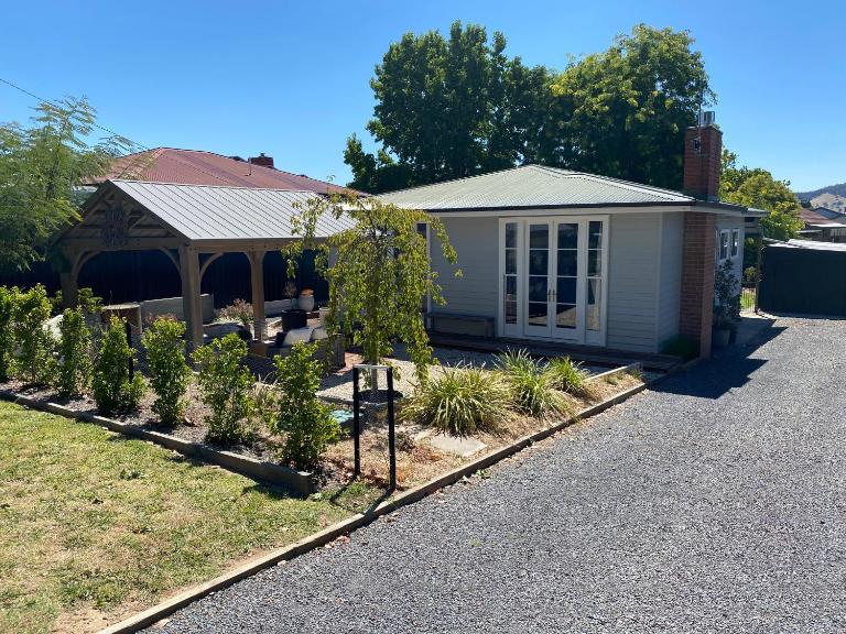 Stones on Standish RUA - B&B Myrtleford