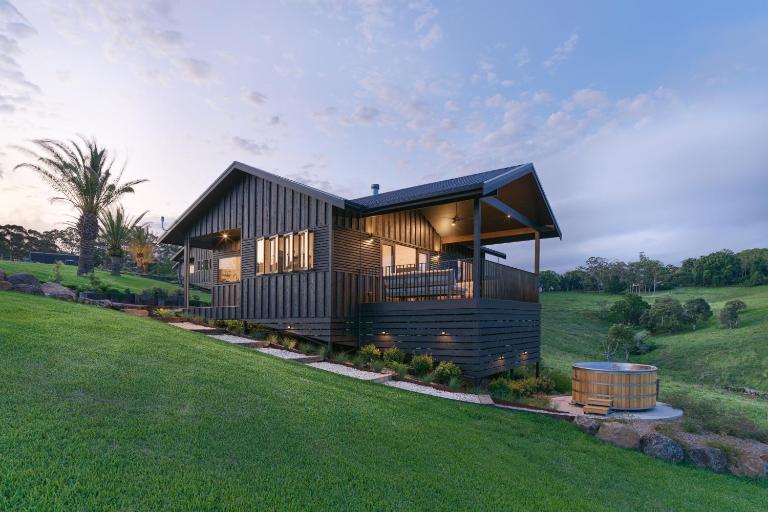 Black Cockatoo Coorabell - Bed and Breakfast Coorabell Creek