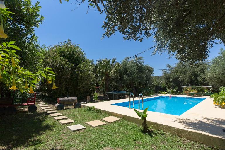 Sofiana's Garden Retreat with Private Pool - B&B Drapaniás