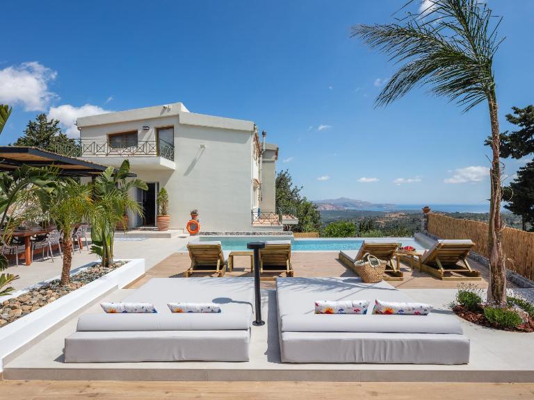 Villa Staride, sea view, private heated pool, playground - Chambres d'hôtes Païdochóri