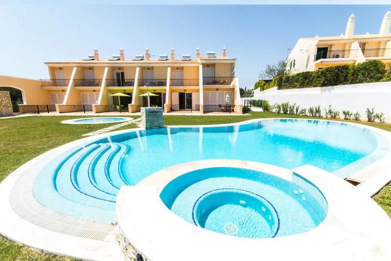Apartment Filipa III - Beachfront with Jacuzzi - B&B Albufeira