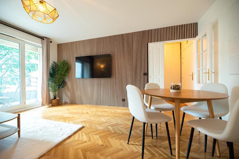 CIA - Flat with Balcony in East Paris, Buttes Chaumont - B&B Parigi
