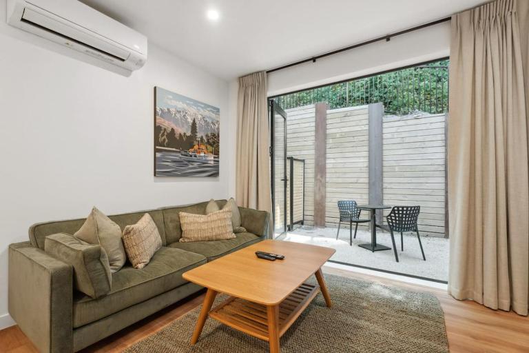 Fantail Retreat - Three Bedroom Townhouse - Bed and Breakfast Queenstown