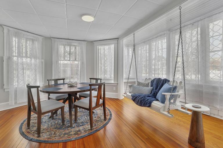 West Hartford Center | Charming New England Apt - B&B West Hartford