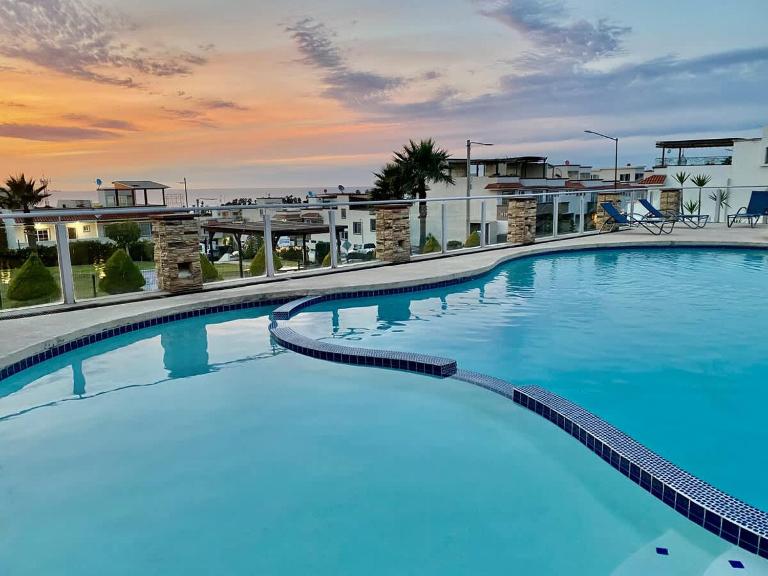 Brisas Del Mar Villa 3 BR 2 BA with pool - B&B Tijuana
