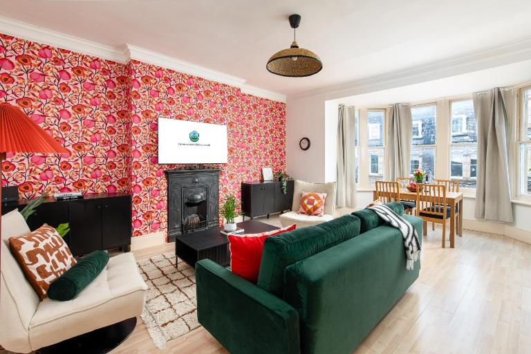 New Amazing Flat-2Bedrooms-Parking-By FabAccommodation - B&B Bristol
