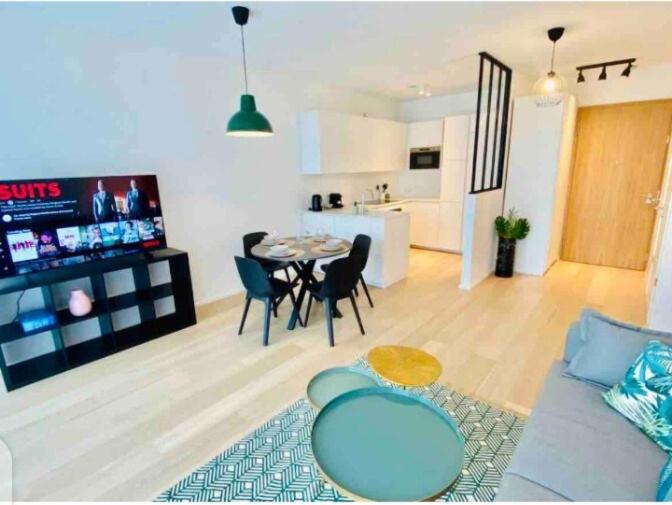 Beautiful one bedroom in Center w Terrace & Parking - Bed and Breakfast Luxemburg