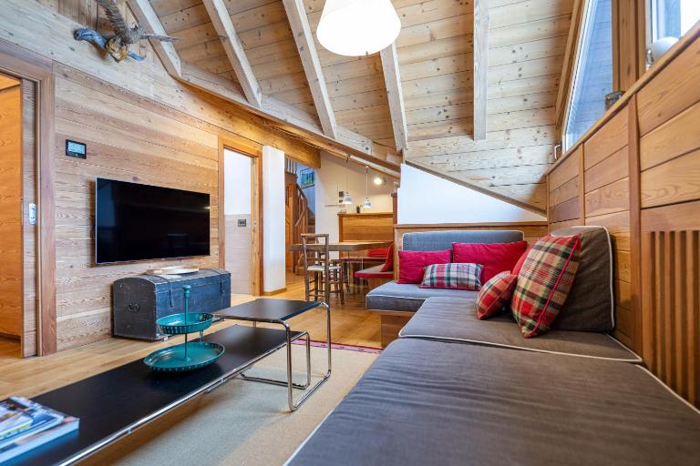 Attic Apartment Dolasilla - B&B Sëlva