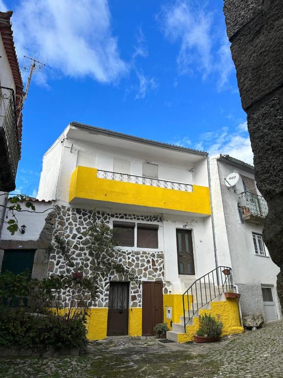 Casa Amarela - Aldeias - Serra da Estrela - B&B Gouveia