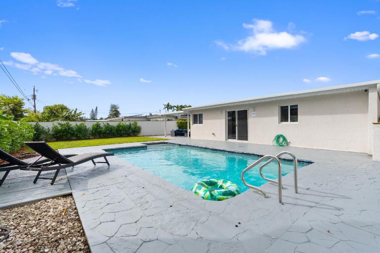 Miami Japandi Style Pool - BBQ - B&B Miami