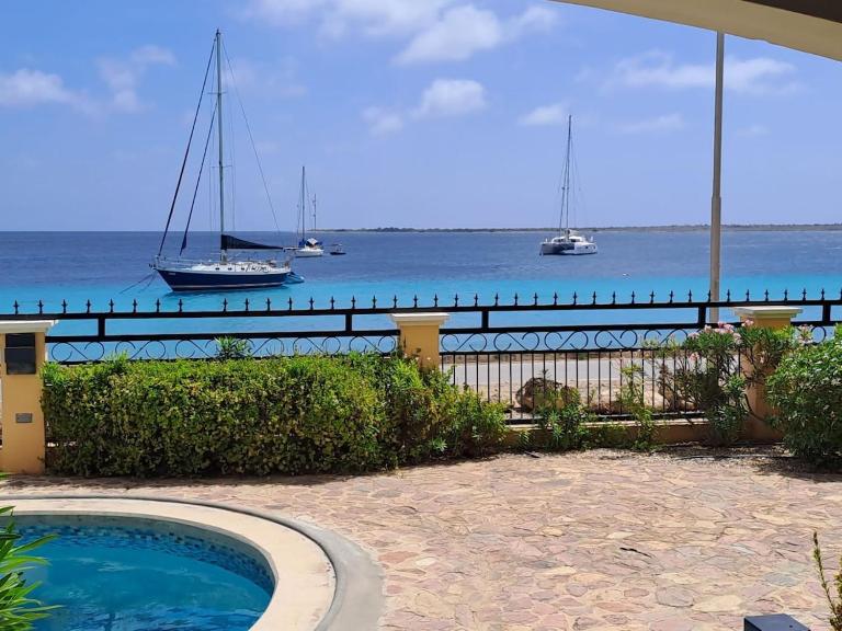 Luxury Oceanfront Elegancia - Chambres d'hôtes Kralendijk