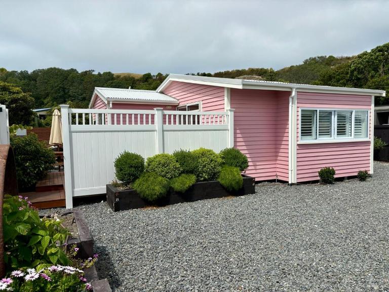 Pink Palace , South Bay Kaikoura - B&B Kaikoura
