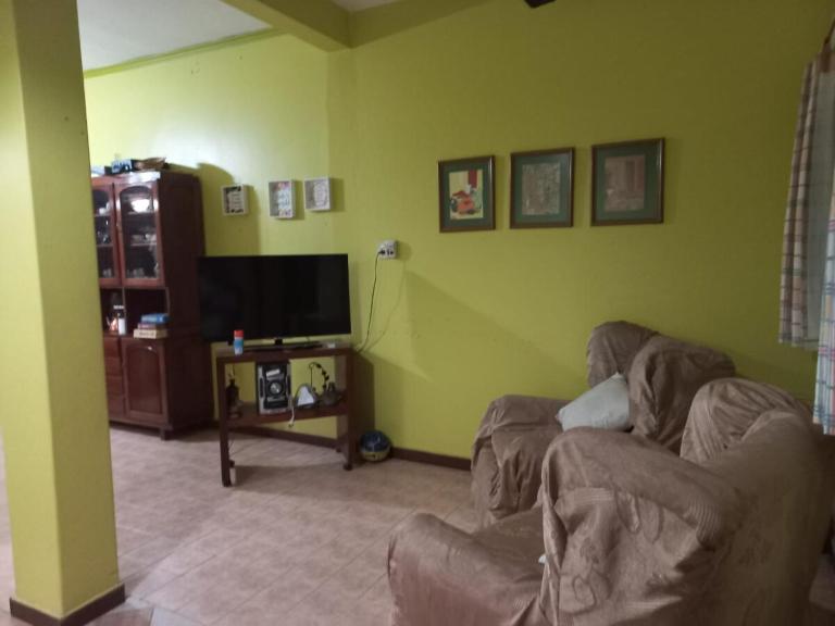 Casa céntrica amplia con patio - B&B Quitilipi