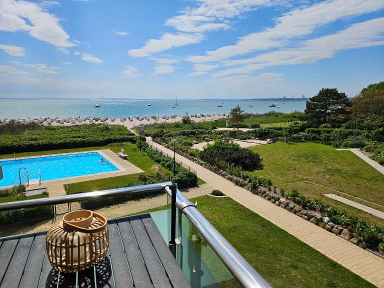 Prinz Hamlet Pelzerhaken Ferienwohnung mit Meerblick und Pool in strandnähe - B&B Pelzerhaken