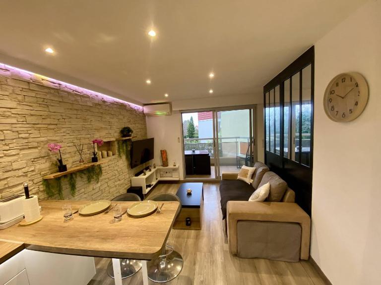 F1 Saint Laurent du Var Proximity to beach-Clim Wifi - B&B Saint-Laurent-du-Var