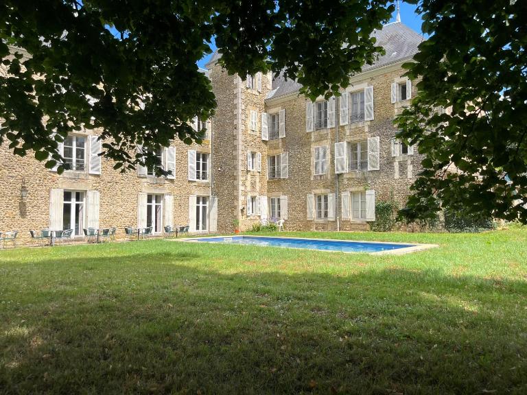 Château de La Grange - Chambres d'hôtes Celle-Lévescault