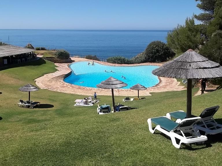 Apartment with private terrace overlooking the sea - Ferienwohnung Alvor