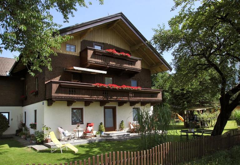 Schöne Gartenwohnung mit Blick ins Grüne - Ferienwohnung Maishofen