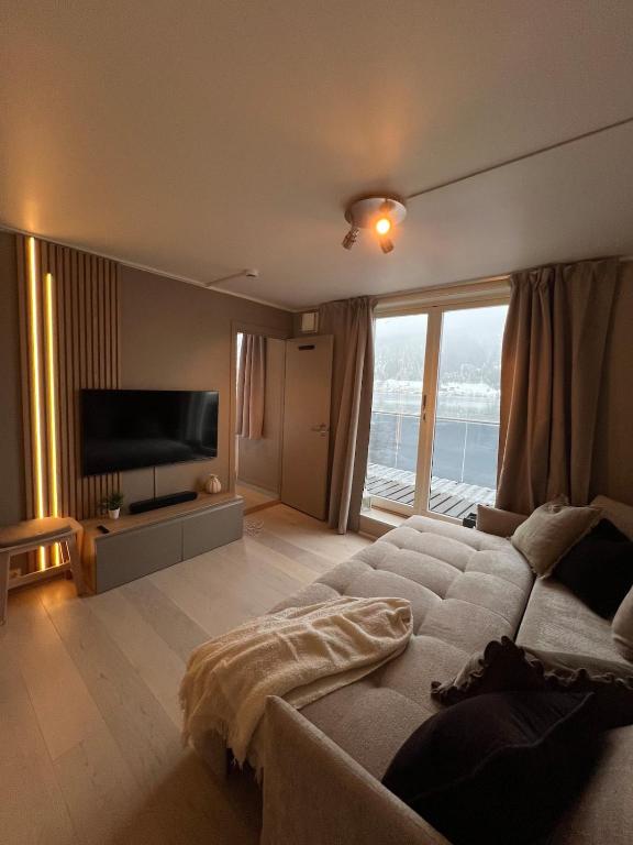 Voss Apartment in Oppheim Resort, pool and view - B&B Voss