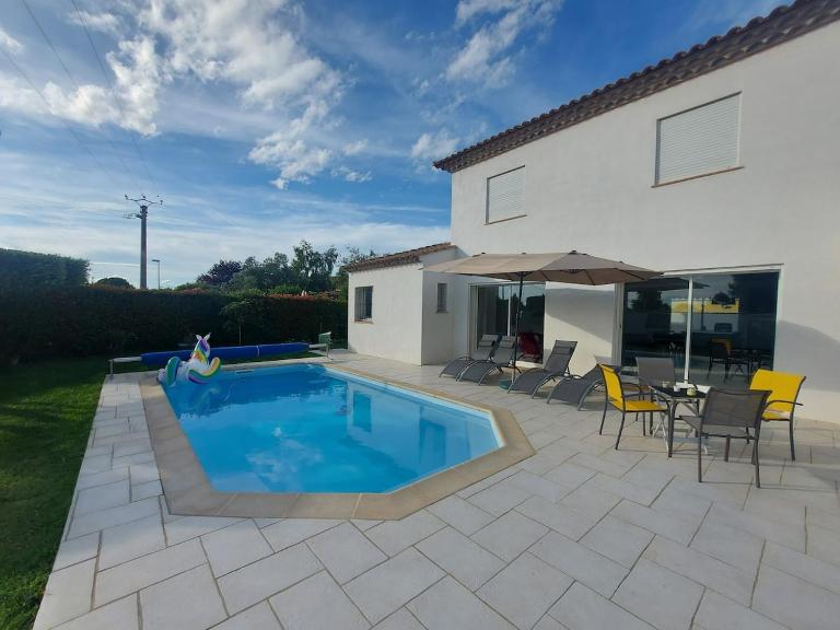 Nouvelle appartement T3 mezzanine et piscine - B&B Valergues