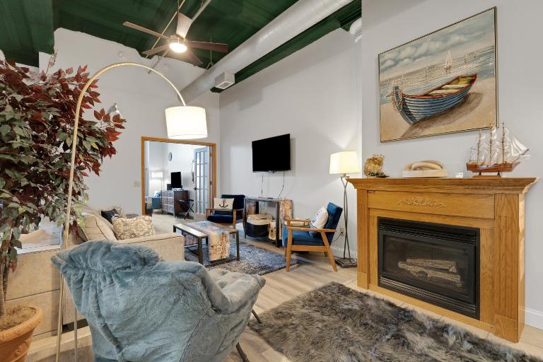 Pet-Friendly, Ship View, Canal Park, Condo, Pool - B&B Duluth