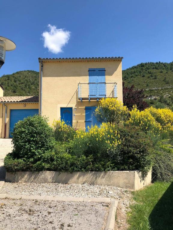 Fitis ! 6 person villa with 1 pool on a residence - B&B Castellane