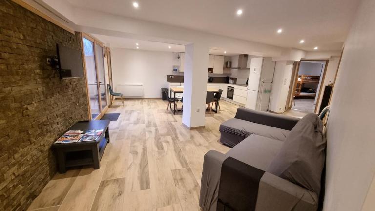 Grand logement familiale neuf d'exception idéalement situé à Isola 2000 - Plus de 100m2 de confort, 4 chambres, immense terrasse panoramique vue exceptionnelle montagnes et pistes, proximité immédiate funiculaire et centre station - B&B Isola 2000